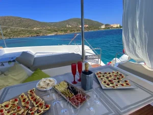 Pranzo a bordo durante l'escursione giornaliera